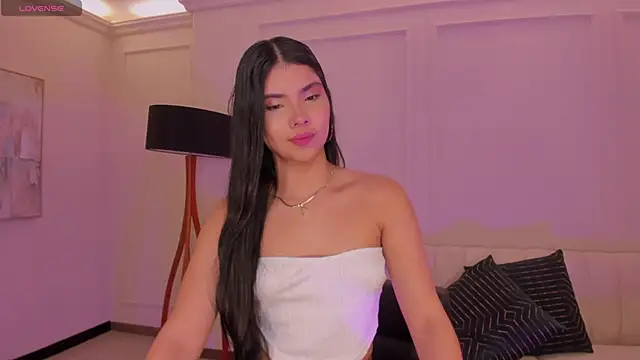 MiaLaurence online show from 11/23/25, 11:43