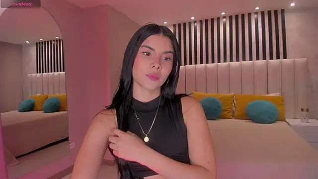 MiaLaurence online show from 12/14/25, 11:37