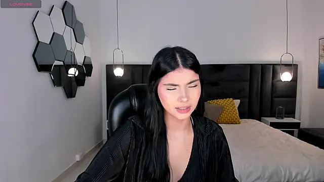 MiaLaurence online show from 07/12/26, 05:04