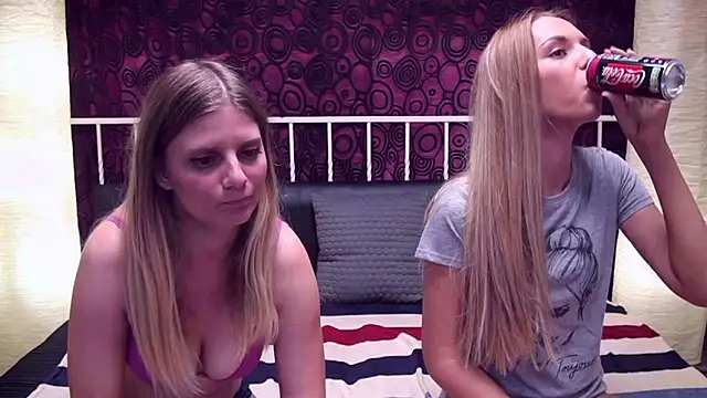 Snapshot of BlondeWitches chatting on 11/22/25, 12:42 BlondeWitches online show from 11/22/25, 12:42