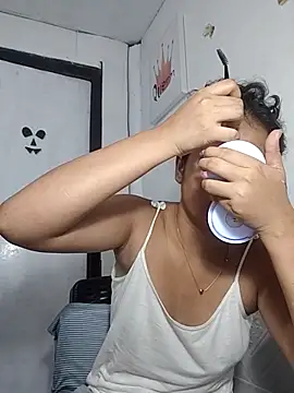 kiannie01 online show from 10/13/25, 06:08