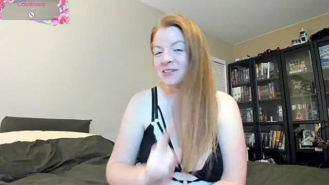 Snapshot of LndsyR90 chatting on 12/20/25, 03:46 LndsyR90 online show from 12/20/25, 03:46