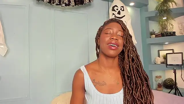 MichellePose online show from 10/04/25, 12:36