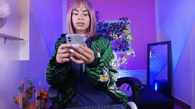 Snapshot of Katy_bratz_ chatting on 10/06/25, 12:52 Katy bratz online show from 10/06/25, 12:52