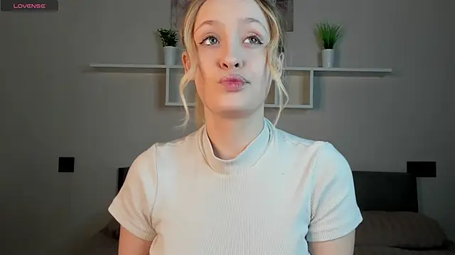 Julliakoill online show from 11/04/25, 06:23