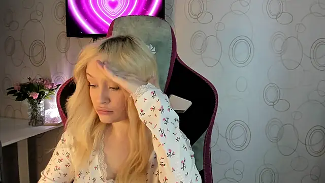 Julliakoill online show from 02/13/26, 11:06