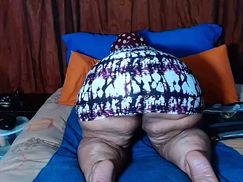 Snapshot of BOUNCINGASSX chatting on 02/18/26, 02:18 BOUNCINGASSX online show from 02/18/26, 02:18