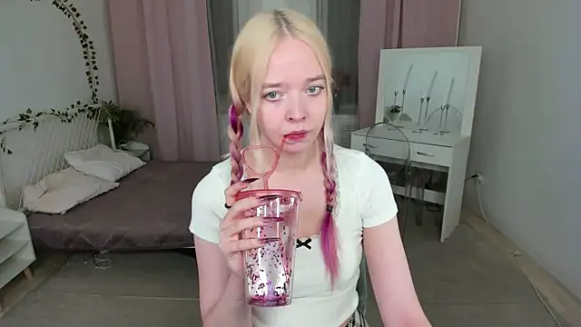 BellaMontgomery online show from 01/15/26, 04:22