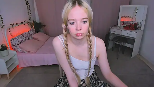 BellaMontgomery online show from 06/03/26, 10:26
