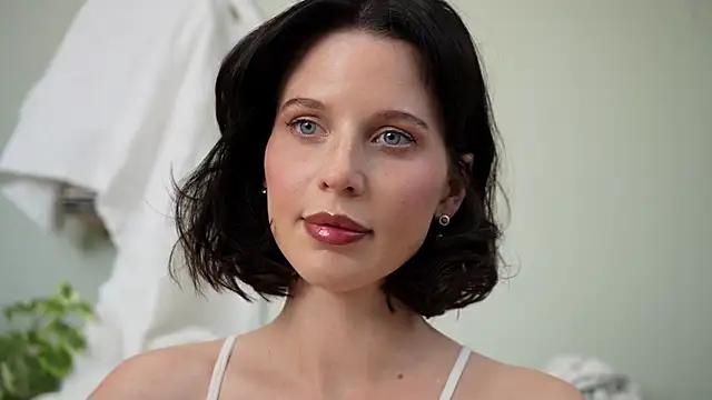 ellaa91 online show from 04/16/26, 10:27