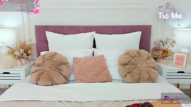 Snapshot of ToriSonn chatting on 10/14/25, 05:19 ToriSonn online show from 10/14/25, 05:19