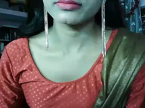 Snapshot of ROSE_GOLDE chatting on 10/22/25, 04:51 ROSE GOLDE online show from 10/22/25, 04:51