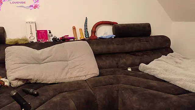 Snapshot of Melly4You chatting on 09/22/25, 07:16 Melly4You online show from 09/22/25, 07:16