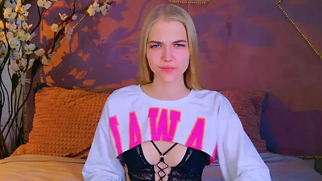 4example Chloe online show from 10/20/25, 11:32