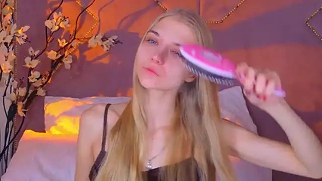 4example Chloe online show from 11/06/25, 10:27