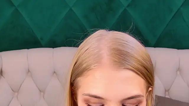 4example Chloe online show from 04/01/26, 01:52