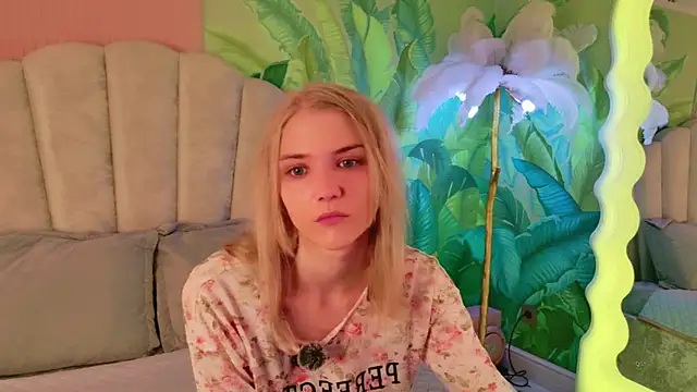 Snapshot of 4example_Chloe chatting on 06/16/26, 05:43 4example Chloe online show from 06/16/26, 05:43