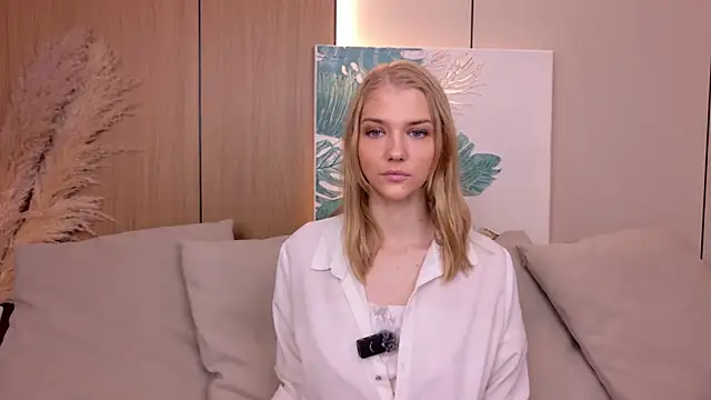 Snapshot of 4example_Chloe chatting on 06/18/26, 05:30 4example Chloe online show from 06/18/26, 05:30