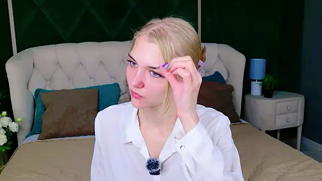 Snapshot of 4example_Chloe chatting on 06/26/26, 05:34 4example Chloe online show from 06/26/26, 05:34