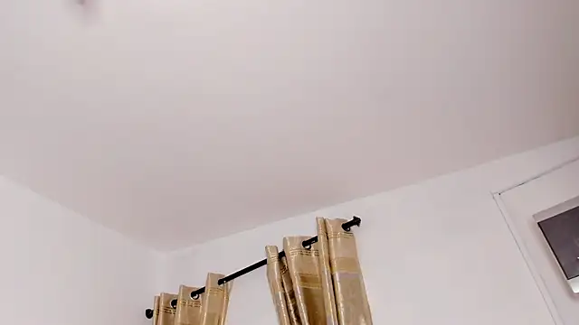 Snapshot of TANISHA_HILL chatting on 11/18/25, 07:18 TANISHA HILL online show from 11/18/25, 07:18