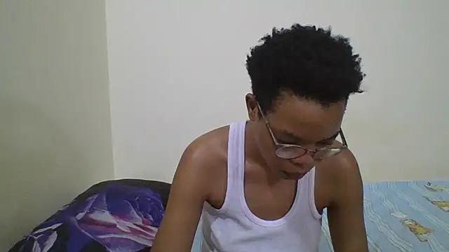 Miss-Hennessy online show from 12/15/25, 08:02