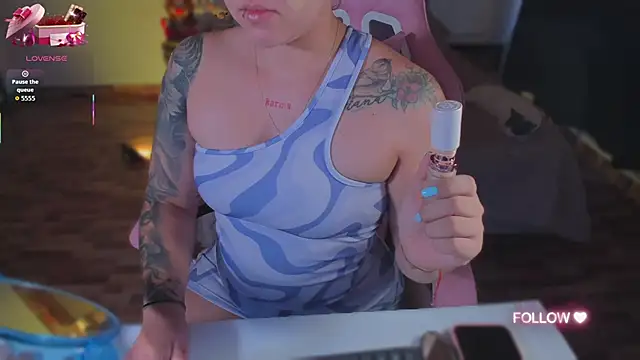 lunaarose online show from 11/03/25, 04:08