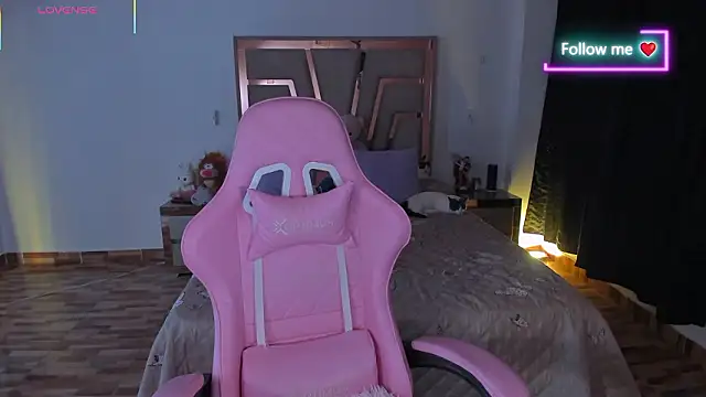 lunaarose online show from 03/25/26, 03:45