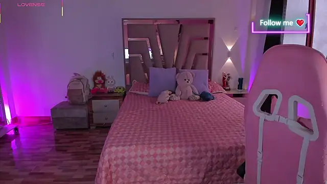 lunaarose online show from 04/11/26, 07:51