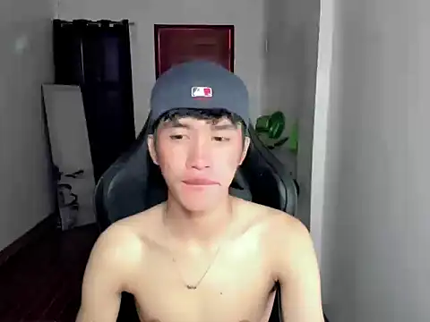 Snapshot of twinksexy09 chatting on 11/11/25, 10:21 twinksexy09 online show from 11/11/25, 10:21