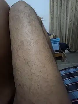 Snapshot of desir3dlund chatting on 10/09/25, 04:16 desir3dlund online show from 10/09/25, 04:16