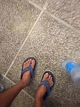 Snapshot of desir3dlund chatting on 11/30/25, 03:32 desir3dlund online show from 11/30/25, 03:32