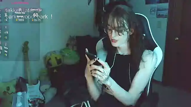 comfyknife online show from 07/11/26, 05:10