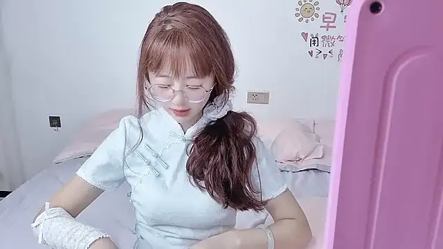 nini a online show from 10/12/25, 02:10