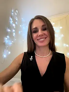 LucieMack online show from 11/03/25, 05:25