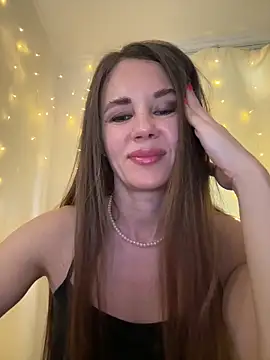 Snapshot of LucieMack chatting on 05/13/26, 10:12 LucieMack online show from 05/13/26, 10:12
