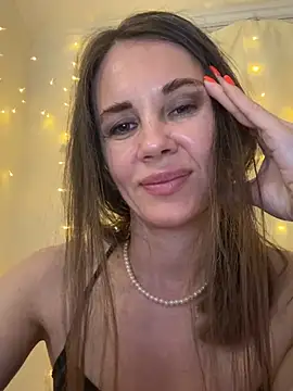 Snapshot of LucieMack chatting on 05/13/26, 10:17 LucieMack online show from 05/13/26, 10:17