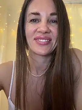 Snapshot of LucieMack chatting on 05/16/26, 10:36 LucieMack online show from 05/16/26, 10:36