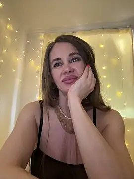 Snapshot of LucieMack chatting on 05/21/26, 10:33 LucieMack online show from 05/21/26, 10:33