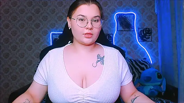 Snapshot of InLoveWithLife26 chatting on 11/19/25, 04:18 InLoveWithLife26 online show from 11/19/25, 04:18