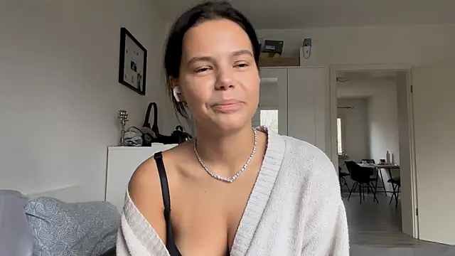 MaydaCornwall online show from 12/03/25, 08:00