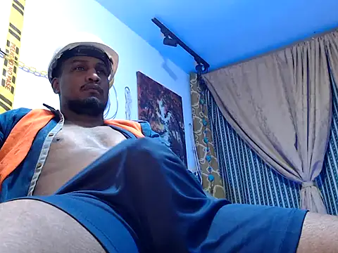 Snapshot of ElCaballeroNegro24 chatting on 10/28/25, 03:43 ElCaballeroNegro24 online show from 10/28/25, 03:43