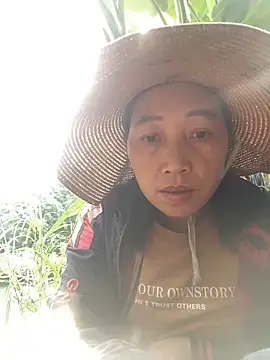 Snapshot of Lai005 chatting on 10/12/25, 12:31 Lai005 online show from 10/12/25, 12:31