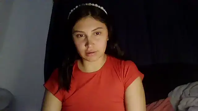 Snapshot of katy_lenah chatting on 09/23/25, 01:19 katy lenah online show from 09/23/25, 01:19