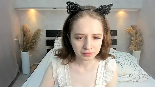 Camilla Kelly online show from 10/16/25, 01:06