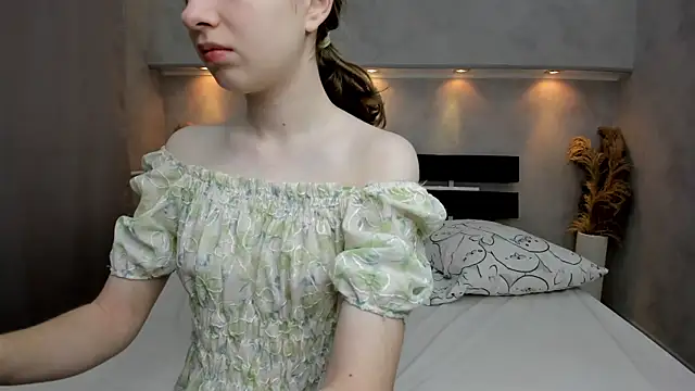 Camilla Kelly online show from 11/16/25, 01:00