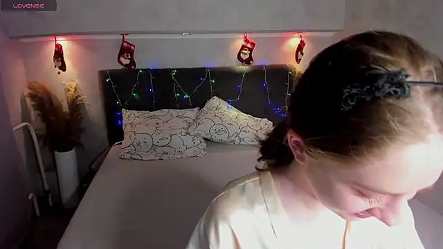 Camilla Kelly online show from 12/16/25, 01:21