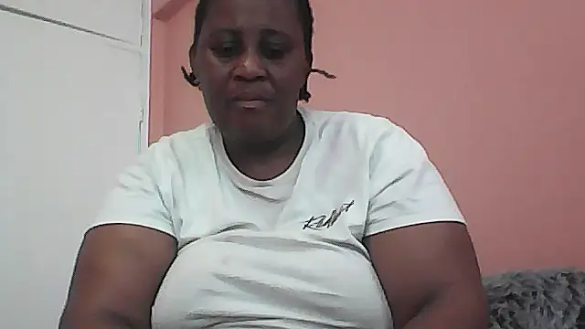 Snapshot of HUGEASSXXXXX chatting on 10/05/25, 08:34 HUGEASSXXXXX online show from 10/05/25, 08:34