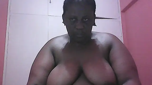 Snapshot of HUGEASSXXXXX chatting on 10/11/25, 03:17 HUGEASSXXXXX online show from 10/11/25, 03:17