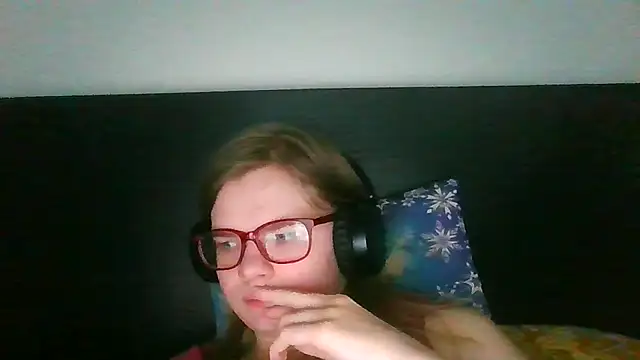 Moonolighta online show from 10/26/25, 07:47