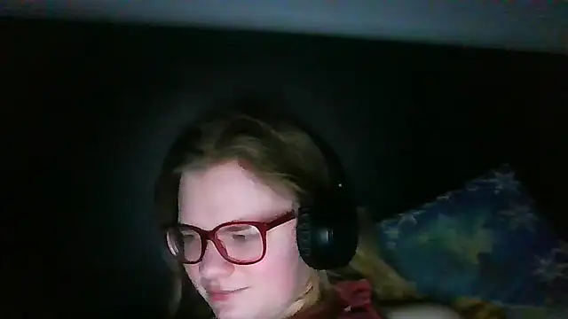 Moonolighta online show from 01/12/26, 02:55